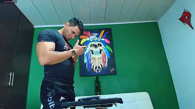 Snapshot of GendersonFit chatting on 11/24/25, 09:03 GendersonFit online show from 11/24/25, 09:03