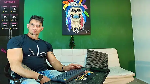 Snapshot of GendersonFit chatting on 11/25/25, 10:32 GendersonFit online show from 11/25/25, 10:32