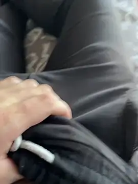 Snapshot of vaniusaw chatting on 10/27/25, 01:26 vaniusaw online show from 10/27/25, 01:26