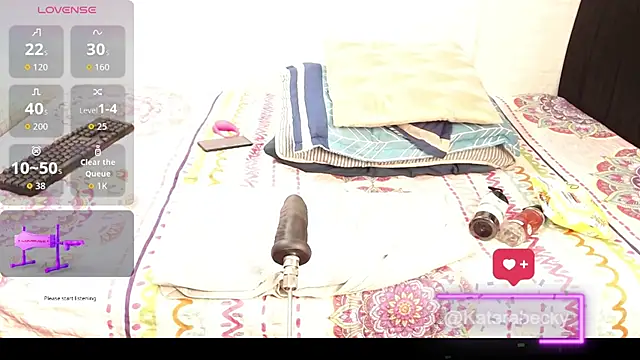 Snapshot of Kattara_Becky_ chatting on 10/18/25, 04:15 Kattara Becky online show from 10/18/25, 04:15