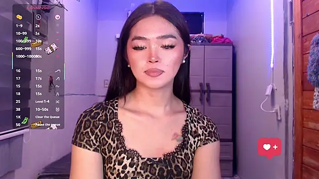 Itsme claire online show from 10/28/25, 01:09