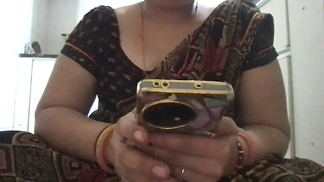 Snapshot of Riyasingh9 chatting on 09/27/25, 04:28 Riyasingh9 online show from 09/27/25, 04:28