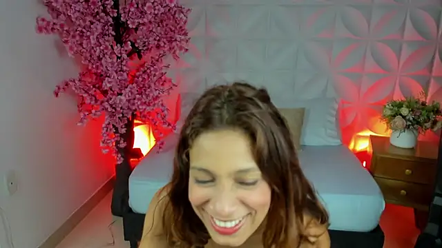 cora 22 online show from 12/04/24, 03:21