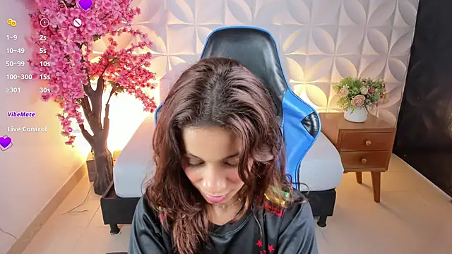 cora 22 online show from 02/10/25, 03:53