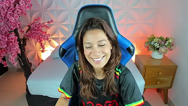 cora 22 online show from 02/20/25, 12:57