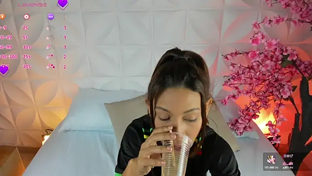 cora 22 online show from 03/15/25, 12:45