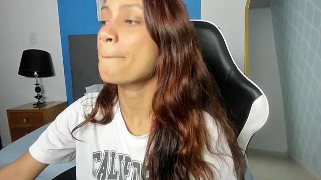 cora 22 online show from 10/09/25, 12:58