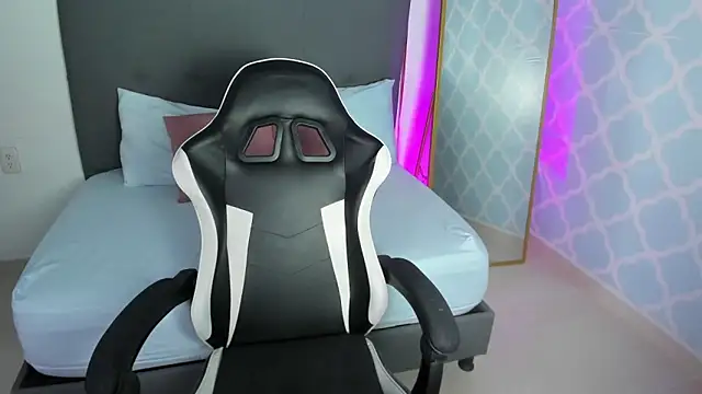 cora 22 online show from 10/17/25, 12:52