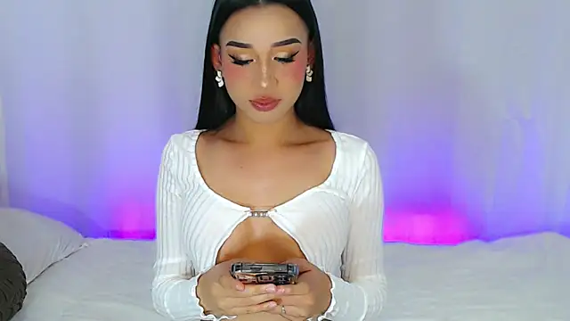 Snapshot of FuckDoll_Nathalie chatting on 10/13/25, 05:57 FuckDoll Nathalie online show from 10/13/25, 05:57