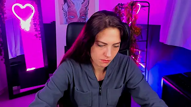 Snapshot of EmilyWilden chatting on 01/03/25, 11:46 EmilyWilden online show from 01/03/25, 11:46