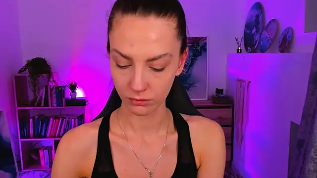 Snapshot of EmilyWilden chatting on 02/17/25, 08:09 EmilyWilden online show from 02/17/25, 08:09
