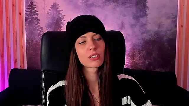 Snapshot of EmilyWilden chatting on 03/10/25, 02:48 EmilyWilden online show from 03/10/25, 02:48