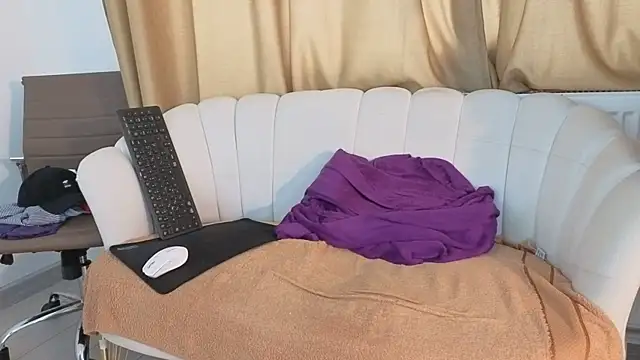 Snapshot of TheTopAlex chatting on 11/05/25, 07:41 TheTopAlex online show from 11/05/25, 07:41