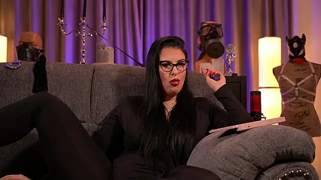 Snapshot of kelly_kent chatting on 01/08/25, 12:49 kelly kent online show from 01/08/25, 12:49