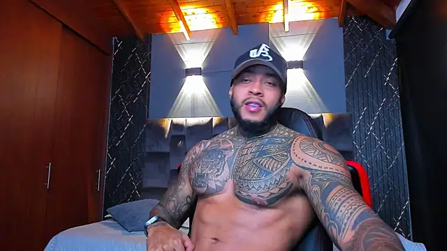 Snapshot of muscle_man16 chatting on 12/31/24, 01:15 muscle man16 online show from 12/31/24, 01:15