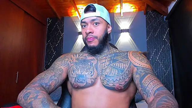 Snapshot of muscle_man16 chatting on 01/12/25, 01:58 muscle man16 online show from 01/12/25, 01:58