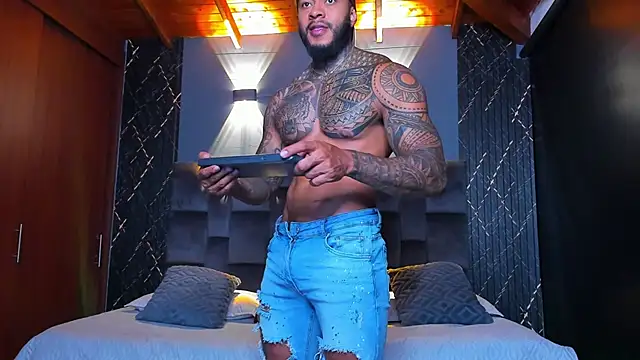 Snapshot of muscle_man16 chatting on 01/19/25, 04:01 muscle man16 online show from 01/19/25, 04:01