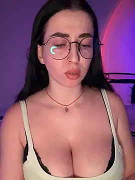 Emylia online show from 11/19/25, 04:29