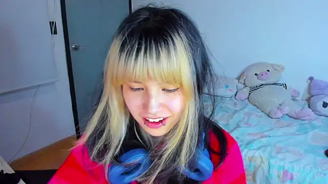Snapshot of Akane-Mou chatting on 12/24/24, 04:00 Akane-Mou online show from 12/24/24, 04:00