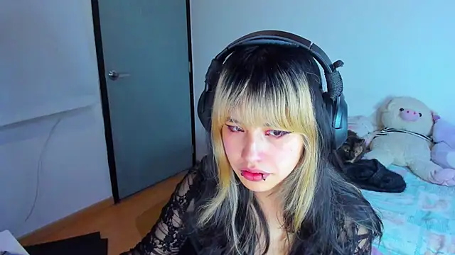 Snapshot of Akane-Mou chatting on 01/14/25, 08:52 Akane-Mou online show from 01/14/25, 08:52