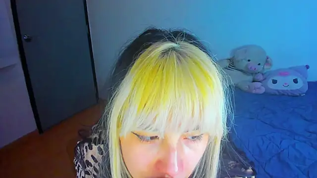 Snapshot of Akane-Mou chatting on 02/07/25, 07:40 Akane-Mou online show from 02/07/25, 07:40