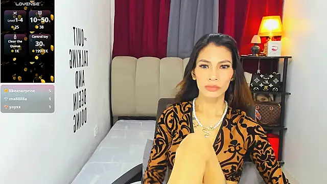 Snapshot of Trixie_Mattel21 chatting on 03/11/25, 04:54 Trixie Mattel21 online show from 03/11/25, 04:54