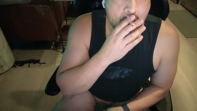 Snapshot of HungandThickLatin chatting on 09/30/25, 03:33 HungandThickLatin online show from 09/30/25, 03:33