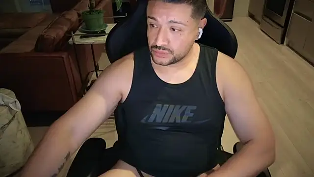 HungandThickLatin online show from 10/11/25, 01:49