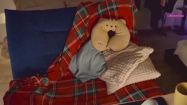 cutenessa online show from 01/31/25, 01:02