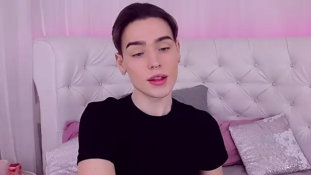 RobbyCharming online show from 02/06/25, 07:51