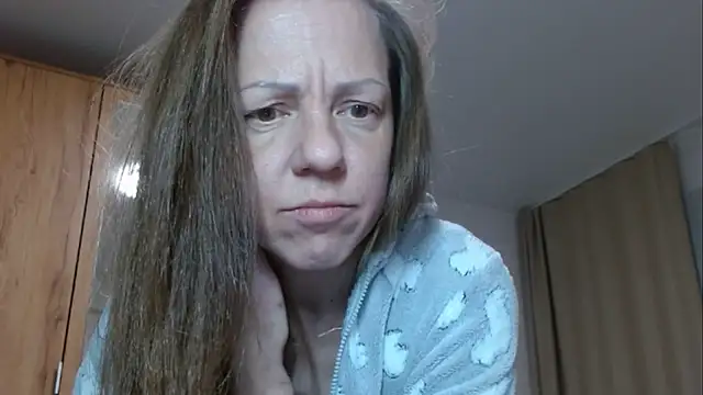 Snapshot of Popppka chatting on 02/15/25, 10:21 Popppka online show from 02/15/25, 10:21