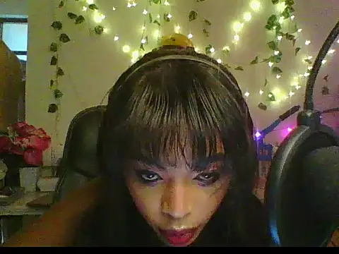 Snapshot of Anaconda2350 chatting on 10/21/25, 01:12 Anaconda2350 online show from 10/21/25, 01:12