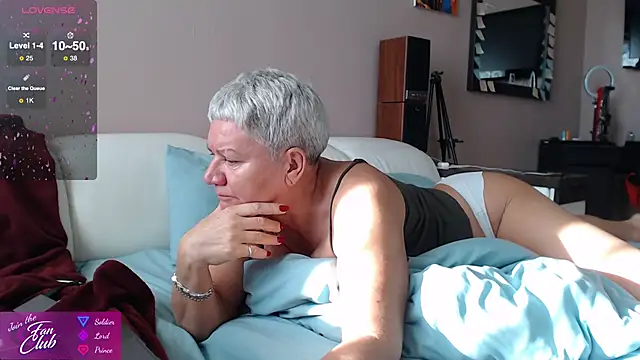 Snapshot of roxana_brooks chatting on 10/09/25, 06:55 roxana brooks online show from 10/09/25, 06:55