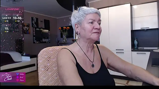 Snapshot of roxana_brooks chatting on 10/25/25, 10:23 roxana brooks online show from 10/25/25, 10:23