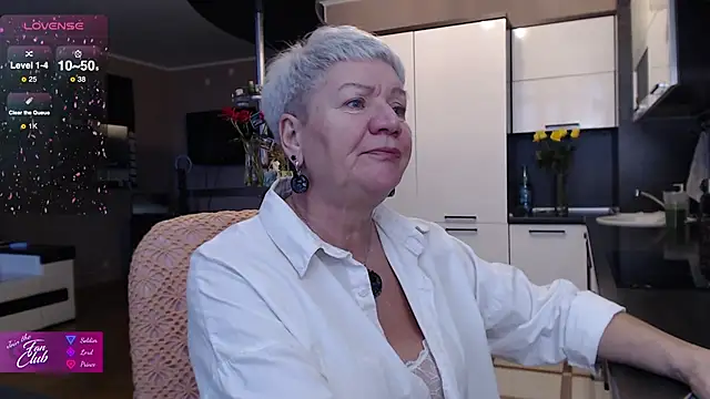 Snapshot of roxana_brooks chatting on 11/14/25, 01:21 roxana brooks online show from 11/14/25, 01:21