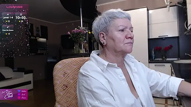 Snapshot of roxana_brooks chatting on 11/16/25, 02:11 roxana brooks online show from 11/16/25, 02:11