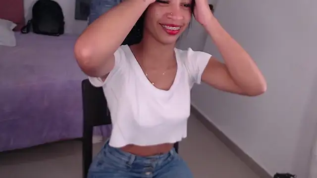 Snapshot of mary_live chatting on 02/19/25, 12:11 mary live online show from 02/19/25, 12:11