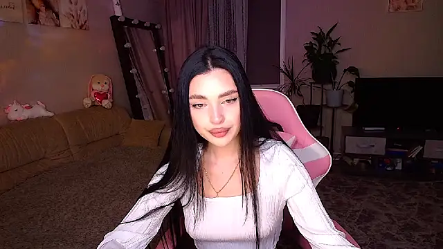 Snapshot of __Malika__ chatting on 10/12/25, 03:33 Malika online show from 10/12/25, 03:33