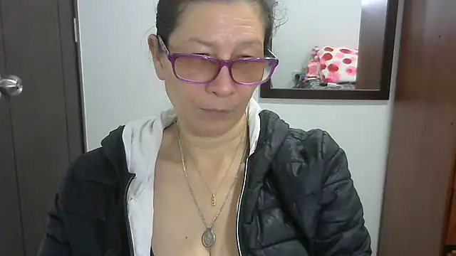 Snapshot of latin49 chatting on 03/08/25, 04:45 latin49 online show from 03/08/25, 04:45