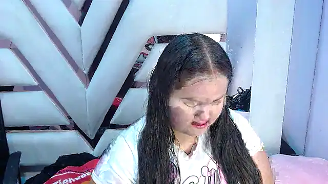 Snapshot of ValenTitis chatting on 10/08/25, 08:28 ValenTitis online show from 10/08/25, 08:28