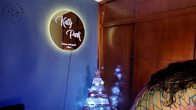 Snapshot of kattypark chatting on 12/22/24, 12:17 kattypark online show from 12/22/24, 12:17