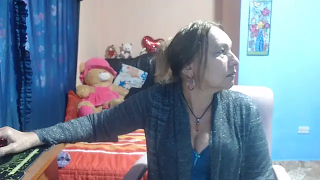 Snapshot of milfeddy_ chatting on 03/06/25, 04:28 milfeddy online show from 03/06/25, 04:28