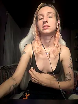 bunnydark00 online show from 10/12/25, 04:33