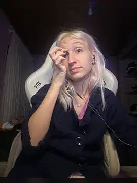 bunnydark00 online show from 10/21/25, 01:06