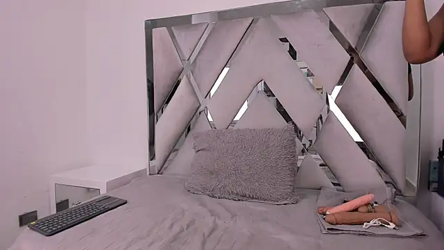 Naughty  Mom online show from 02/04/25, 06:17