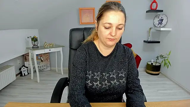 LollaGirl online show from 01/14/25, 04:25