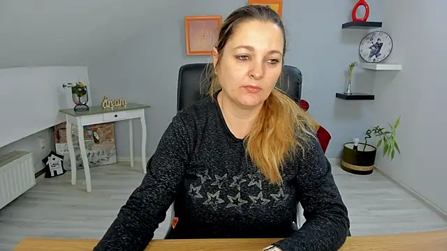 LollaGirl online show from 01/15/25, 04:15