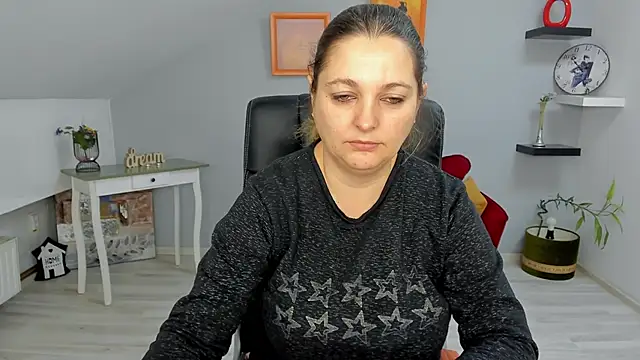 LollaGirl online show from 01/17/25, 04:17