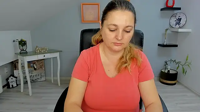 LollaGirl online show from 01/22/25, 04:13