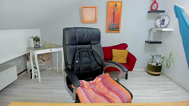 LollaGirl online show from 02/04/25, 07:18